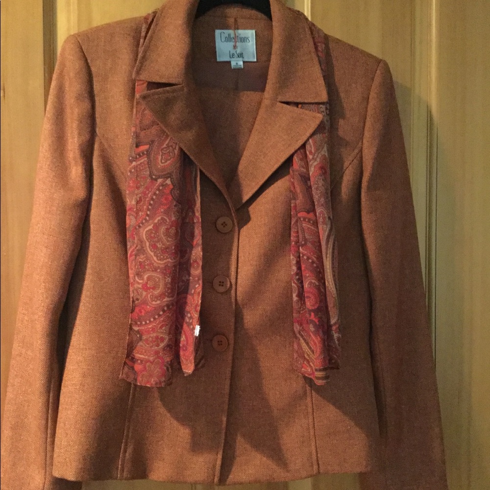 Collections Le Suite Women’s Skirt Suit